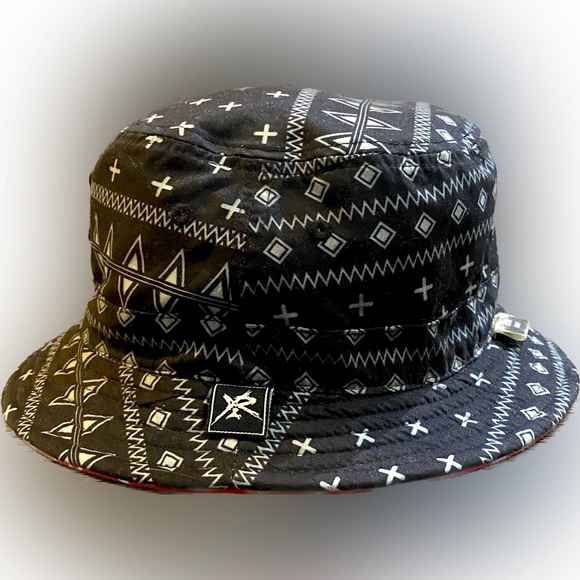 Y&R Reversible Bandana Bucket Hat - Picture 4 of 5